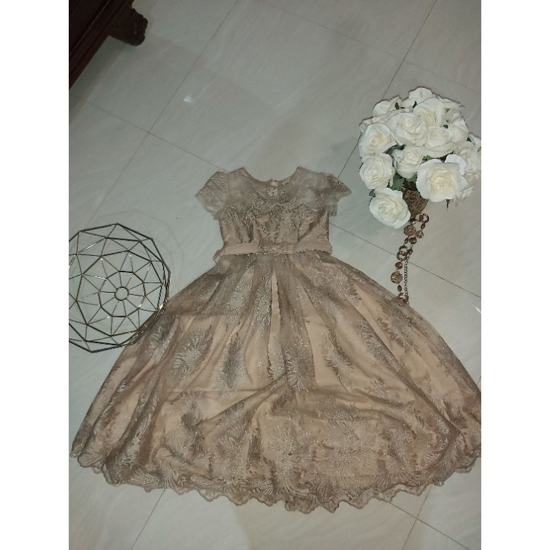 SALE PREloved gaun anak brokat GOLD mewah