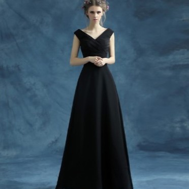 Long Dress Hitam Bentuk V Neck Tanpa Lengan