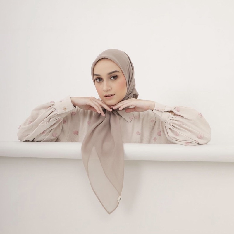 PRELOVED - 2 hijab: ARASCARF paris premium warna nude dan alisha warna taupe
