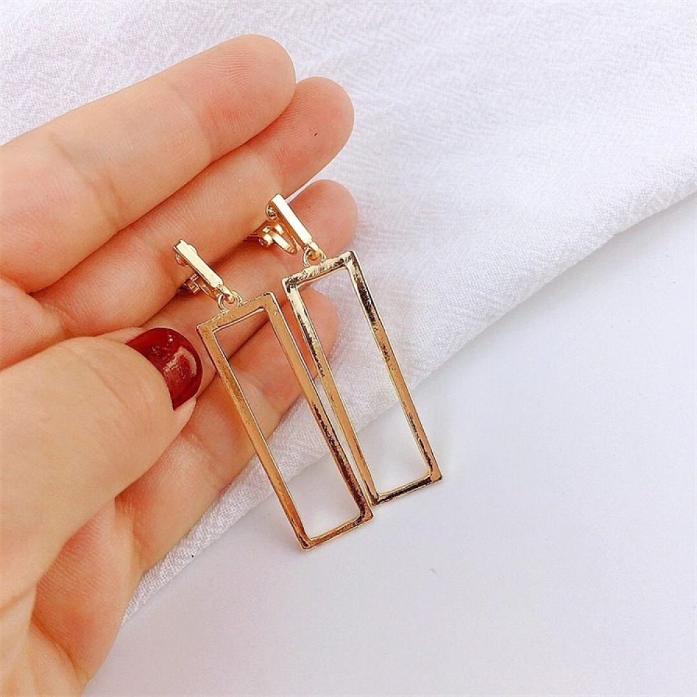 Anting Klip Tanpa Tindik Bentuk Persegi Panjang Hollow Bahan Metal Lapis Emas Untuk Wanita