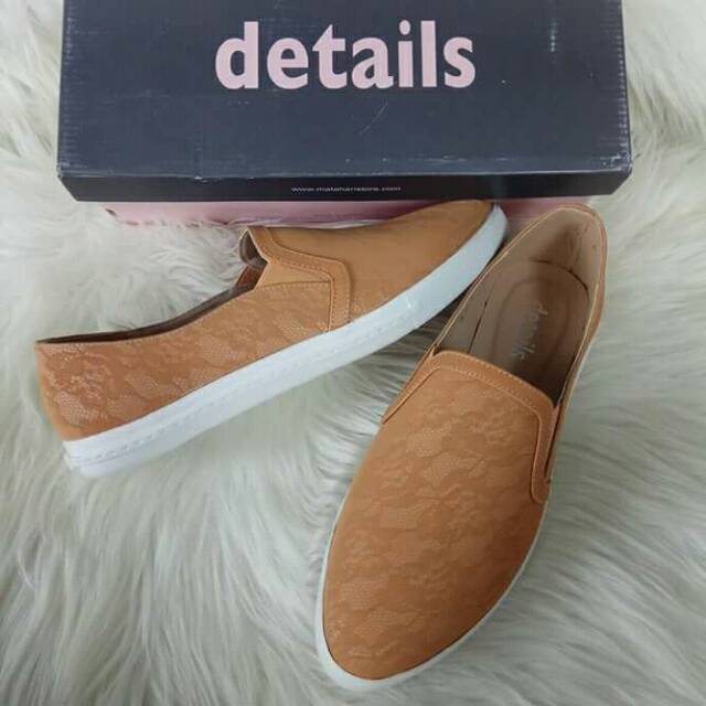 Details sepatu wanita