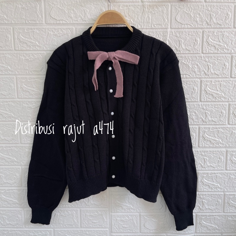 AMELIA DAISY SWEATER CARDIGAN RAJUT CABLE KERAH BULAT TALI DAN KANCING WANITA