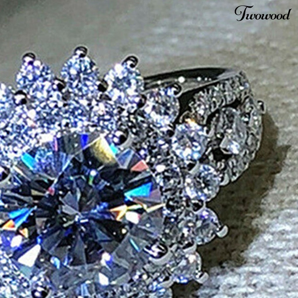 Cincin Bentuk Bunga Aksen Berlian Imitasi Untuk Wanita