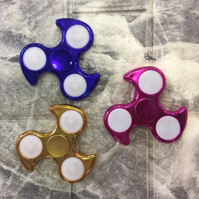 Spinner Metalik LED  WARNA RANDOM YA GAES