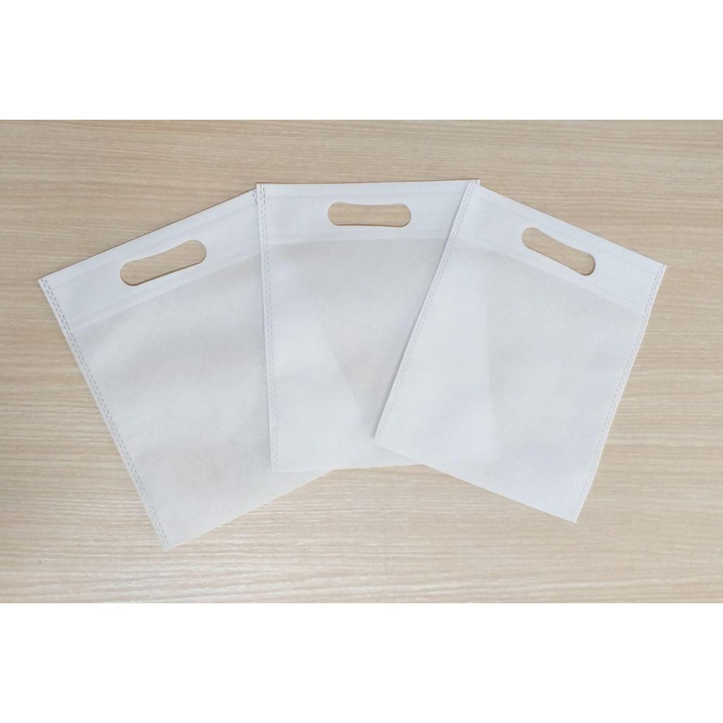 

GOODIE BAG SPUNBOND OVAL 20x25 (Kodian) / Tas Belanja Murah / Kantong Belanja / Souvenir (Putih)