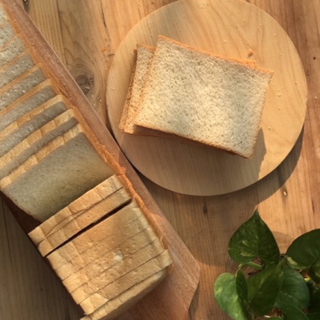 Roti Tawar Kulit | 26 x 12 x 8 cm