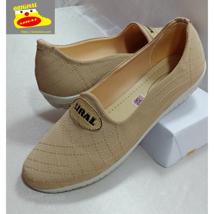 Sepatu Slip On Wanita Motif Jahit Merek Siral Warna Krem S11R02B1 / Sepatu Wanita / Sepatu Slip