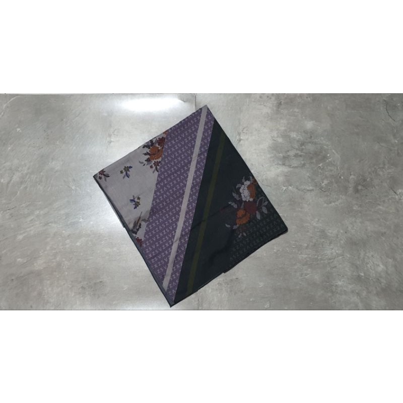 Preloved Lunara Scarf Vivi Zubedi x Zaskia Sungkar - Black