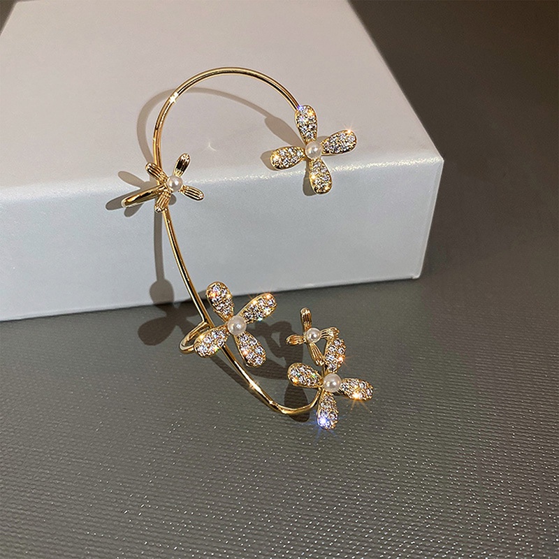 Fancyqube 1pc Anting Klip Rantai Rumbai Panjang Desain Bunga Hias Mutiara Imitasi Untuk Wanita
