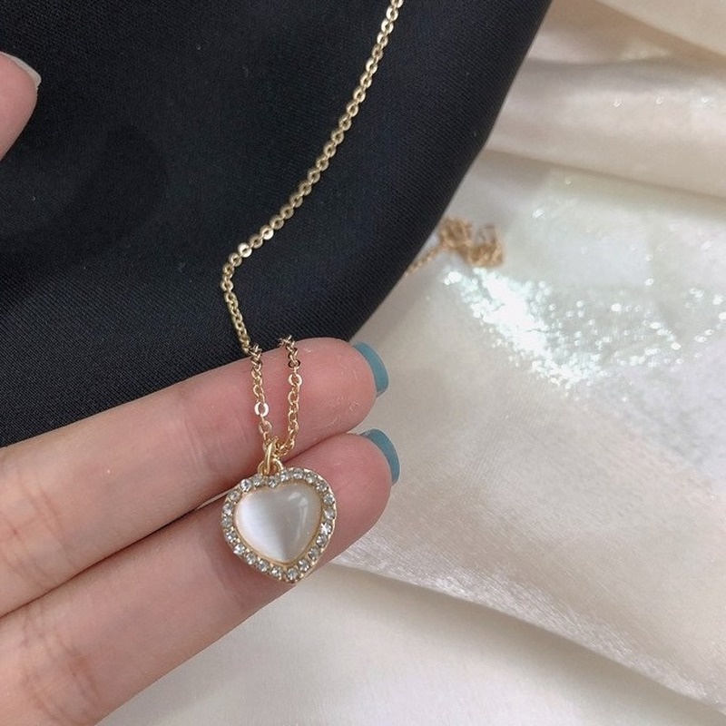 Korean Fashion Temperament Opal Love Pendant Necklace New Clavicle Chain