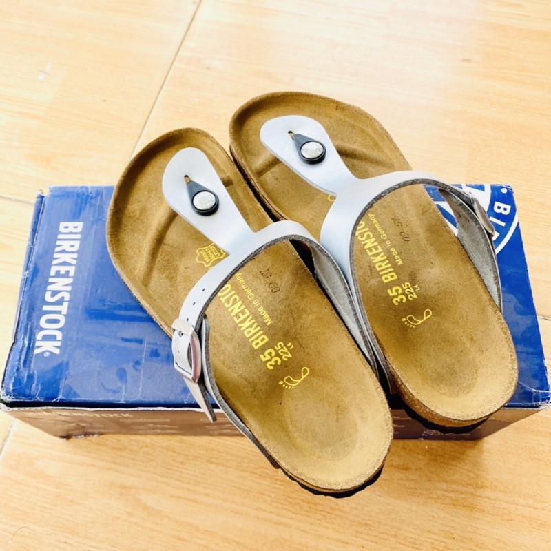 NEW Birkenstock Gizeh Sandal in Silver