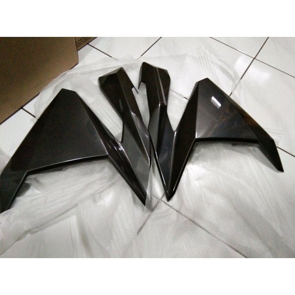 sayap tebeng luar body depan vario 125 led abu