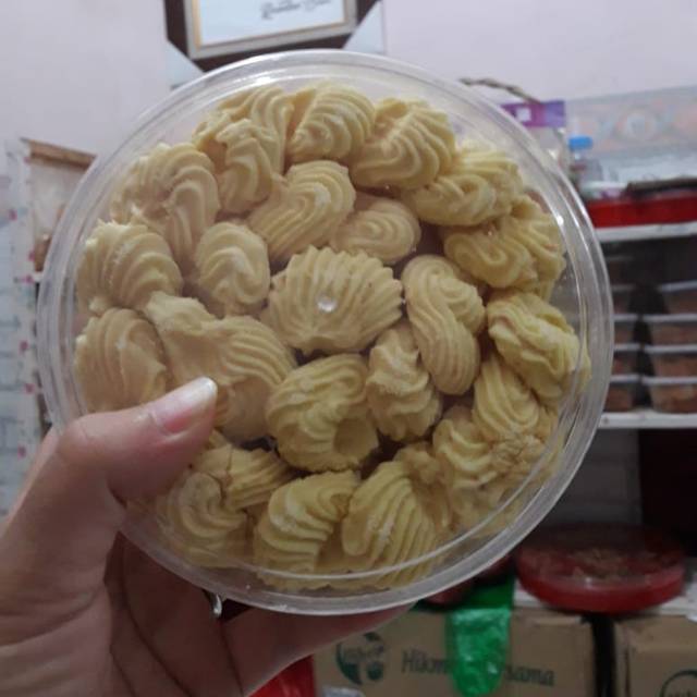 

Kue Lebaran Ibu Atu