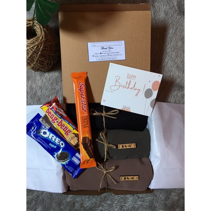

Hampers box hijab / kado ultah / kado anniversary / kado wisuda/ kado pernikahan