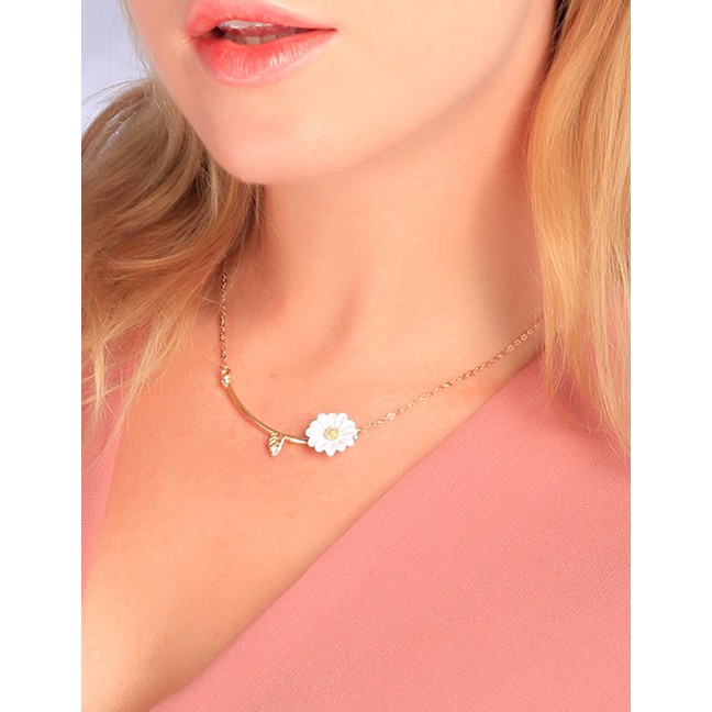 LRC Kalung Fashion Daisy Alloy Necklace D09840