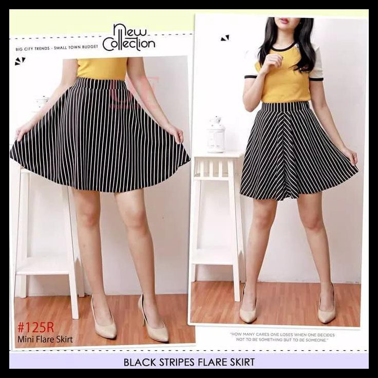 Rok Flare Pendek Motif Salur / Rok Salur - Putih
