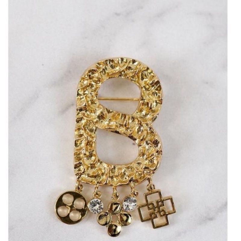 Preloved Bros Buttonscarves - Textured Brooch With Charm