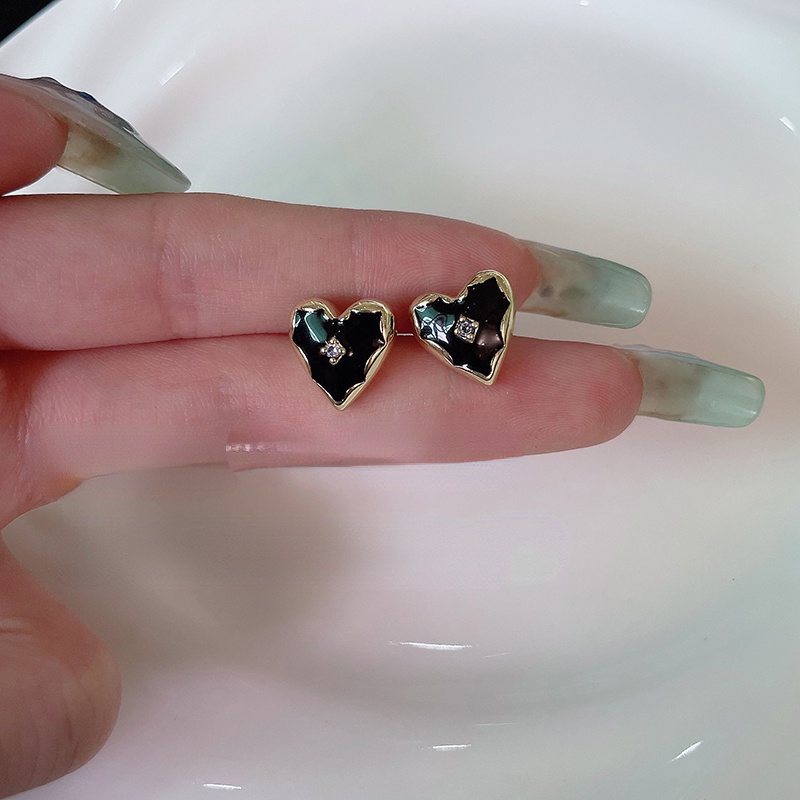 Anting Tusuk Bentuk Hati Bahan Zircon Warna Hitam Untuk Wanita