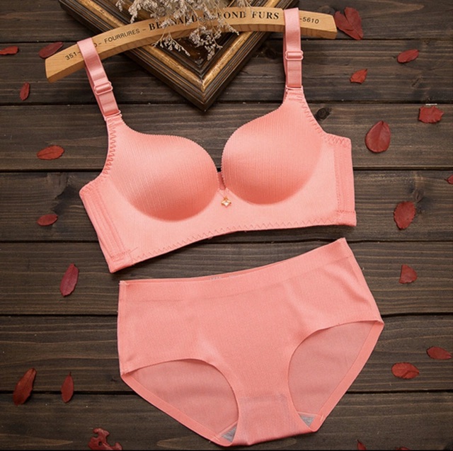 Bra Set Seamless / bra + CD / tanpa kawat / busa tebal / kode 0012