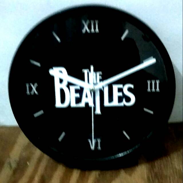 Jam Dinding The Beatles