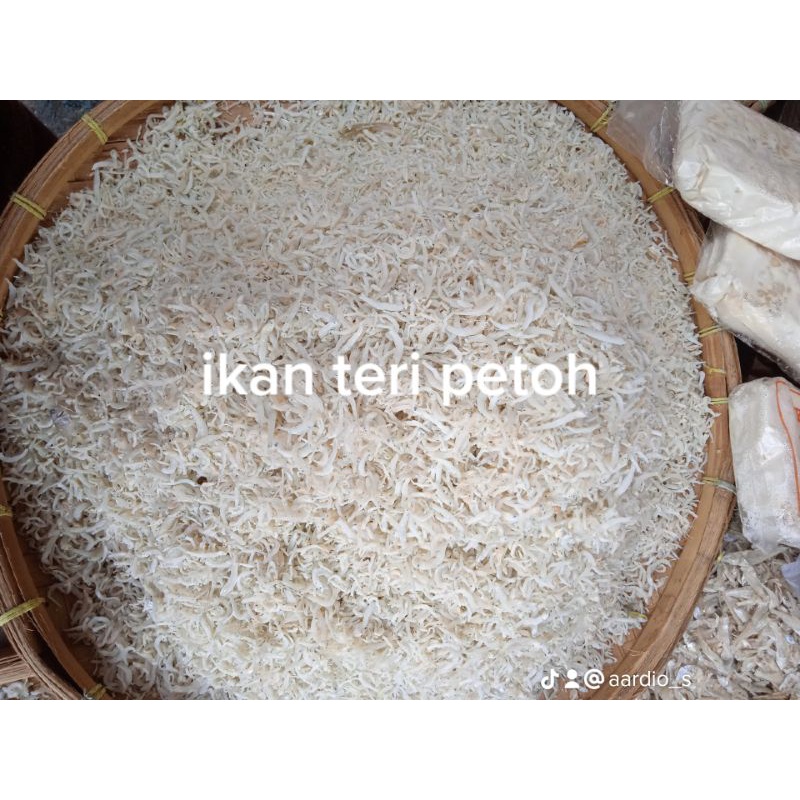 

Ikan teri petoh 100 gr