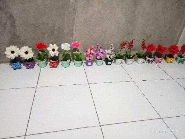 Ariani1318 Set Bunga Plastik Mawar A6070pi X6 Dengan Pot Plastik Tosca