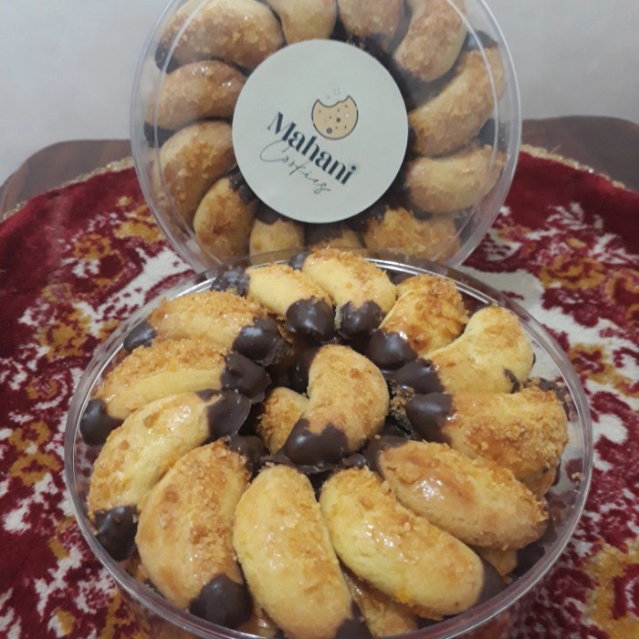 

Coklat Lebaran - Kue Lebaran Kuku Macan Isi Blueberry Ditaburi Keju & Coklat 205Gr