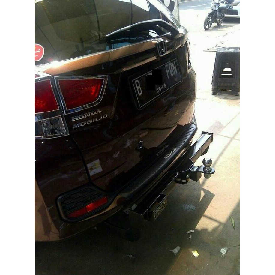 Towing Bar/ Derek Mobilio