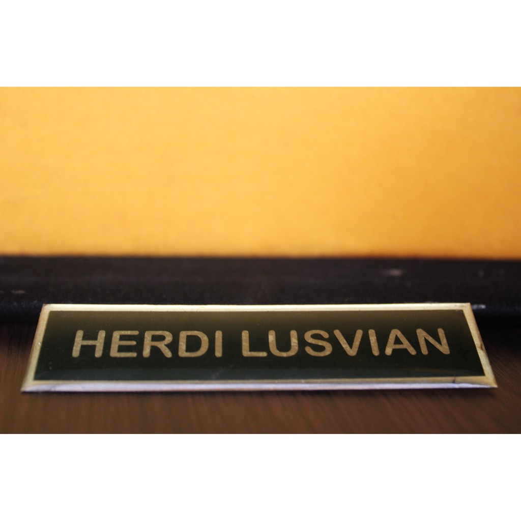 

NAMETAG/NAMA DADA/PAPAN NAMA KUNINGAN CUSTOM PENITIK