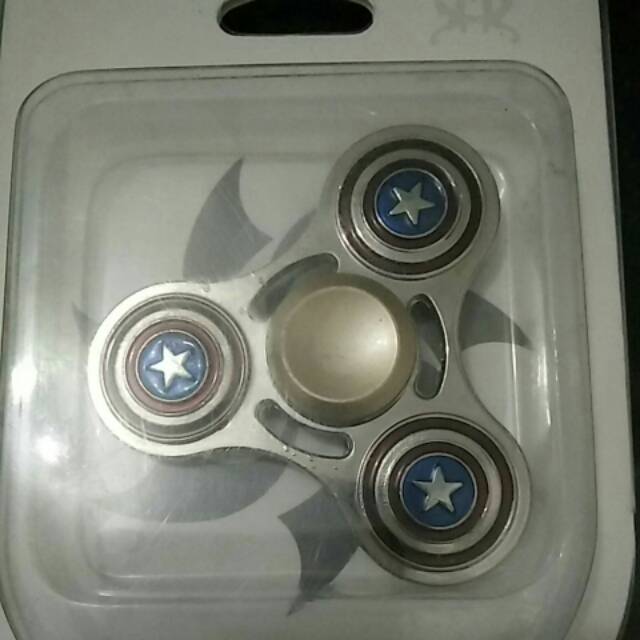 Metal shield toy mainan hand fidget spinner spiner tangan mainan anak metal shield toy besi logam untuk melatih konsentrasi ketenangan anak dewasa karakter comic game film ironman iron man batman captain america kapten amerika logam old stock cuci gudang