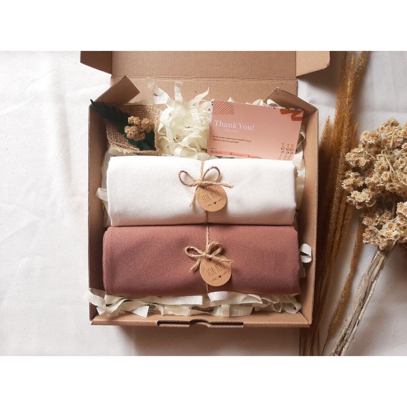 

Hampers pashmina / hampers wisuda / hampers wedding/ hampers ultah/ hampers sempro