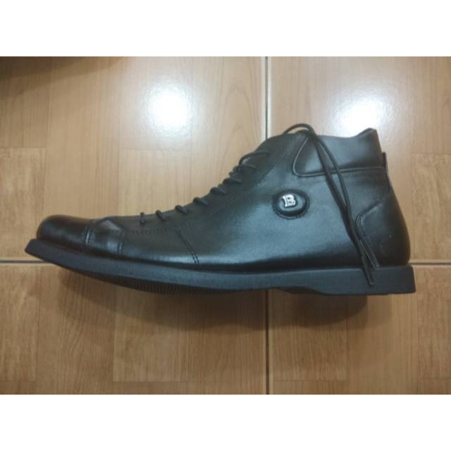 Sepatu Kulit Bally