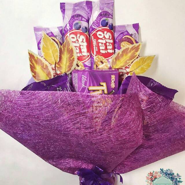 

Simple bucket purple 55K include custom card. Bisa custom warna, tema, custom card, etc