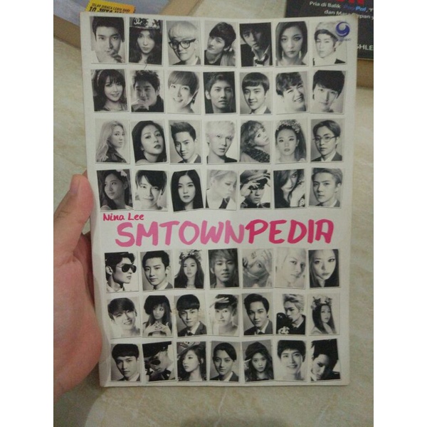 

Preloved SMTOWN PEDIA By Mina Lee