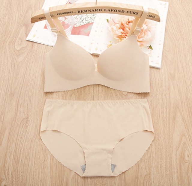 Bra Set / Pakaian dalam seamless bra plus cd / kode 8893