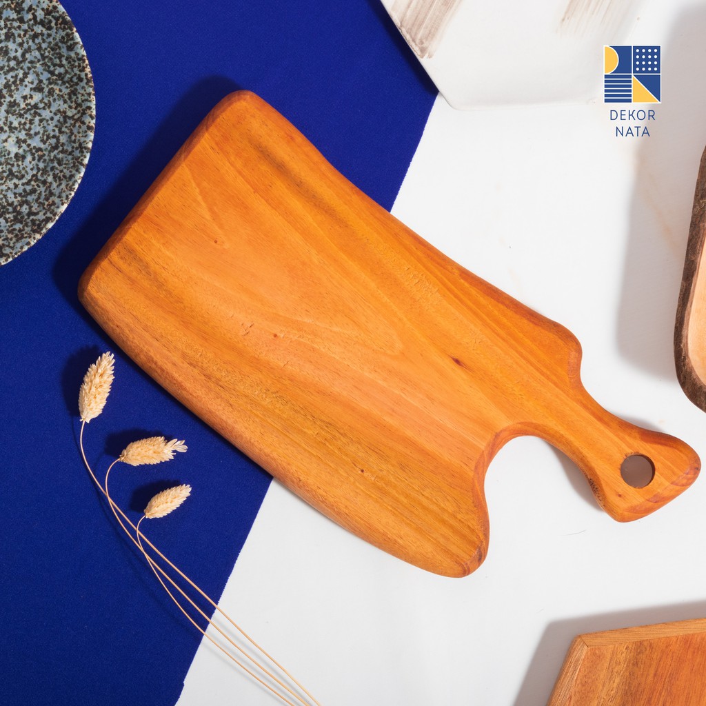 

Dekornata Axe Serving Board / Talenan Kayu Kapak