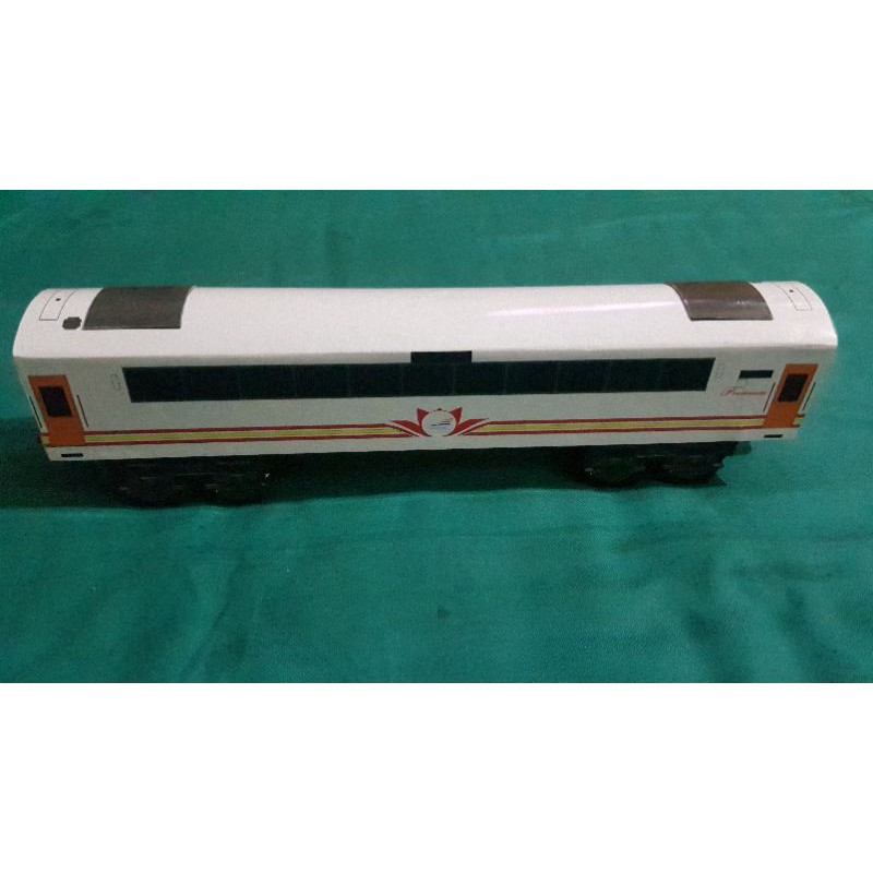 miniatur gerbong kereta api