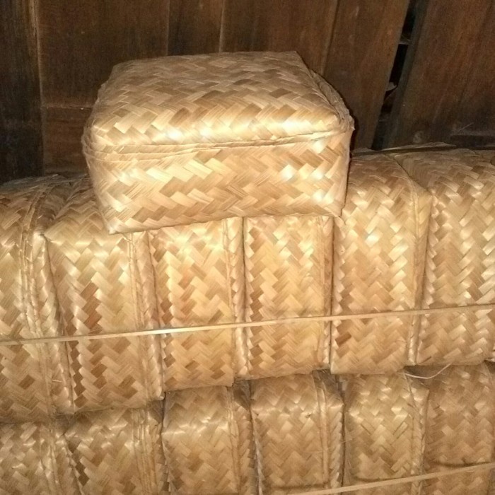 

[ Halodul ] Besek Bambu Uk 20 X20 Cm 1 Psang