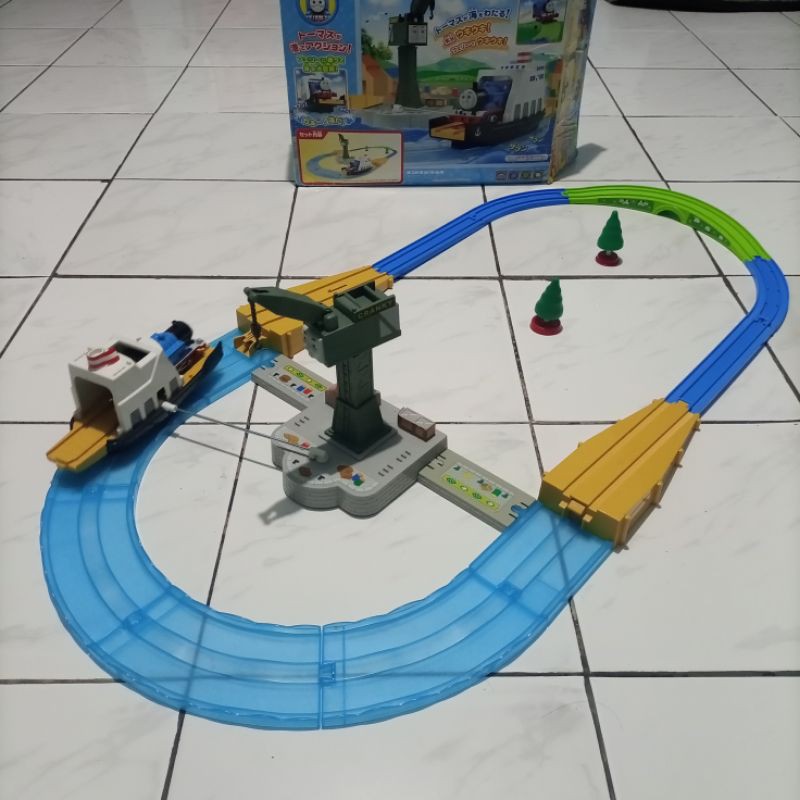 Takara Tomy Plarail Thomas The Tank Engine Cruise Set