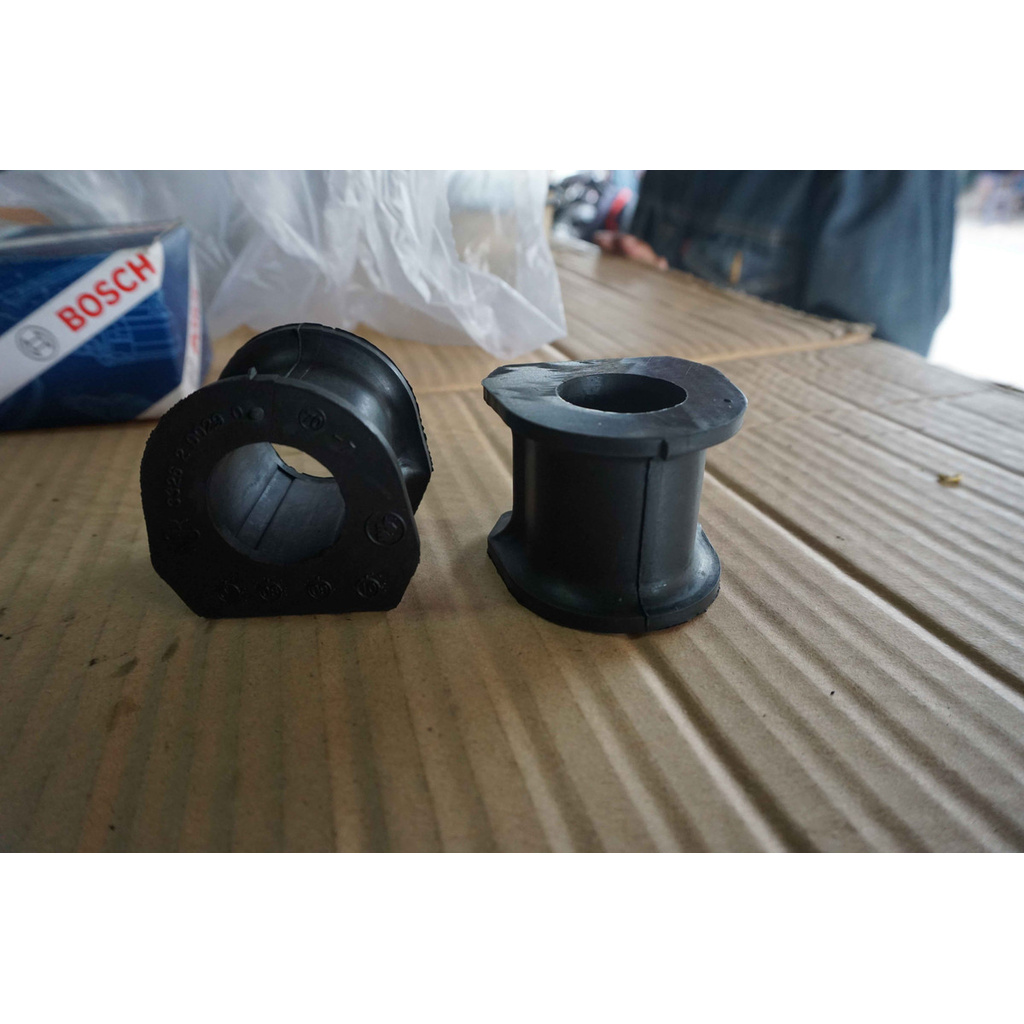 Karet Bushing Stabilizer Shock Depan Mitsubishi Pajero DID