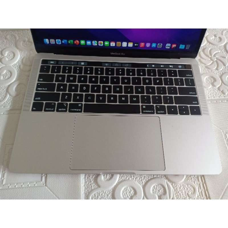 MACBOOK PRO 2018 TOUCHBAR CORE i7 RAM 16GB SSD 256GB 13 INCHI MULUS GARANSI