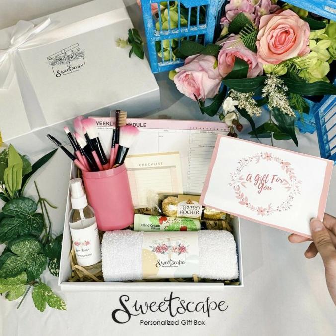

GIFT BOX PACKAGE 147-PAKET HAMPERS 147 - A SPECIAL GIFT FOR YOU DSG54546WE