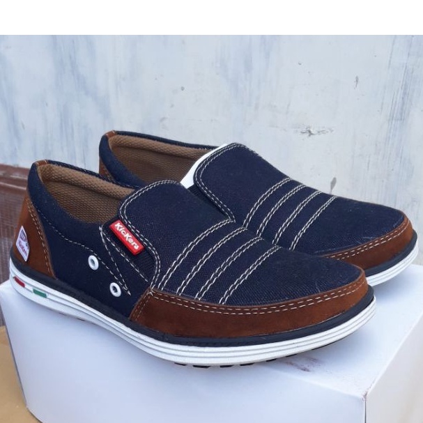 SEPATU SANTAI SLIP ON CASUAL PRIA