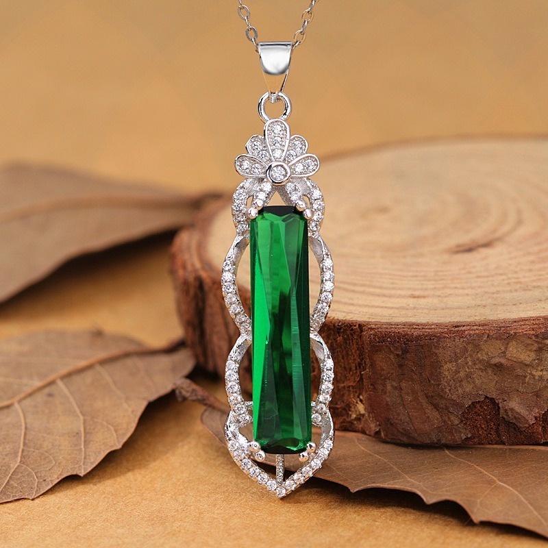 [Ready Stock]Fashion Plated S925 Silver Inlaid Emerald Pendant Elegant Ruby Necklace