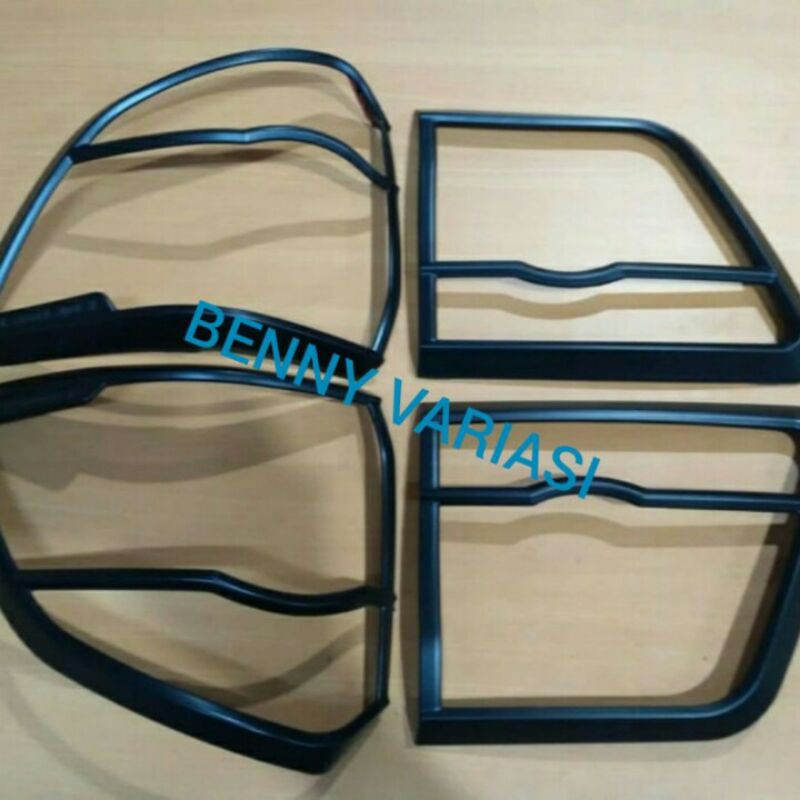Garnish Lampu Belakang Hitam Doff Grand Fortuner 2012-2014