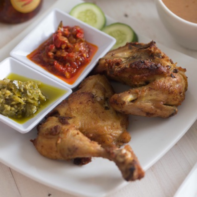 

Ayam Ungkep 4 potong (Free Sambal Balado Terpisah)