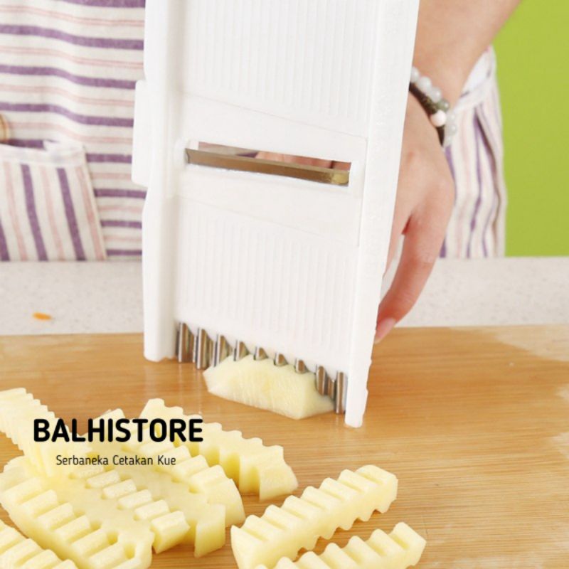 4in1 Parutan Multifungsi Serbaguna Plastik / Multifunction Vegetable Slicer Grater Cutter Garlic Peelers Kitchen Tools