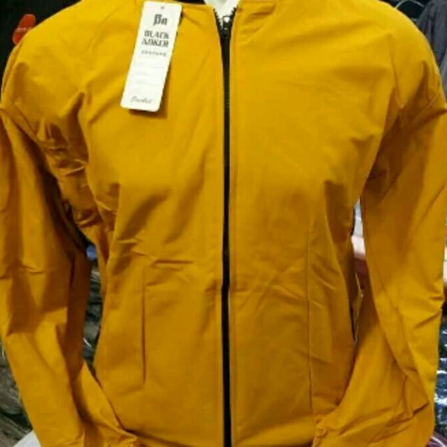 Jaket bomber kuning tua