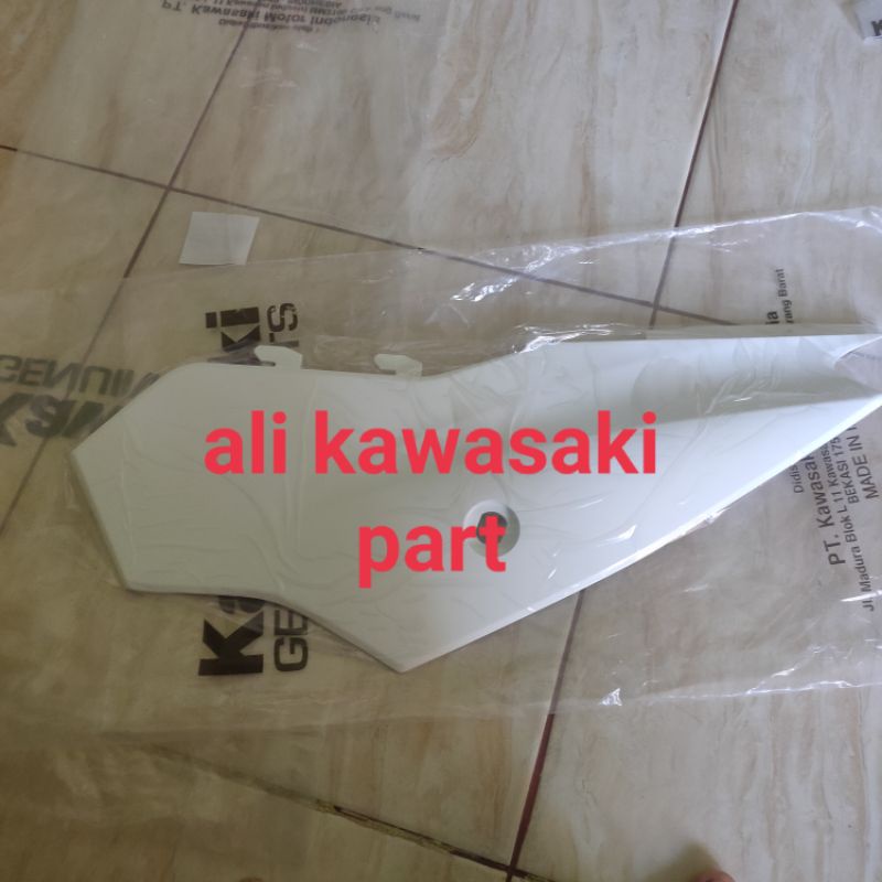 cover body bodi belakang side panel kiri putih klx 230 klx230 original