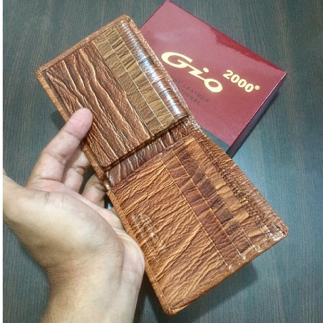 INI DOMPET TERBAIK ASLI INDONESIA ‼️Anton Hilmanto X Gio2000 dompet kulit asli berkulitas motif cetak urat kayu dompet legend Indonesia #dompet #dompetkulit #dompetpria #dompetcowok #dompetlipat